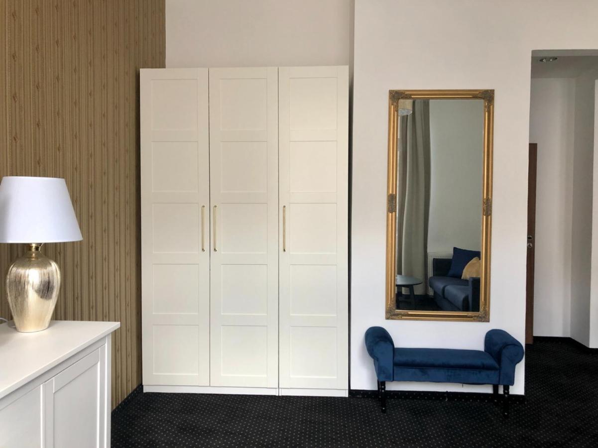 Pension Drei Rosen Karlsbad Buitenkant foto