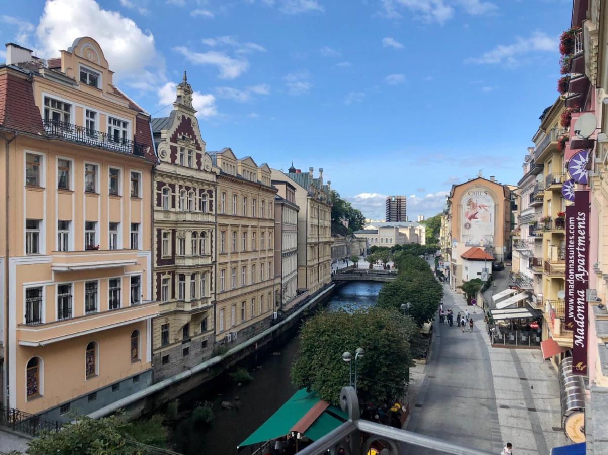Pension Drei Rosen Karlsbad Buitenkant foto
